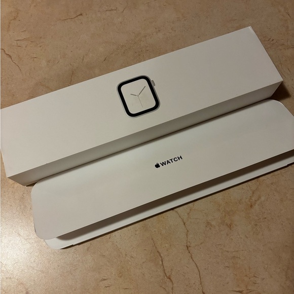 Apple Watch 4 Series 40mm - Picture 6 of 9